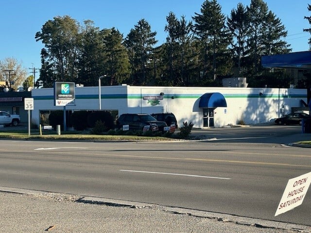 620 W. Grand River Avenue