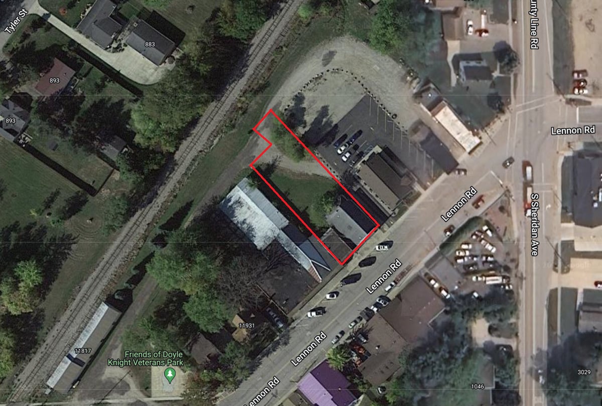 11919 & 11921 Lennon Rd